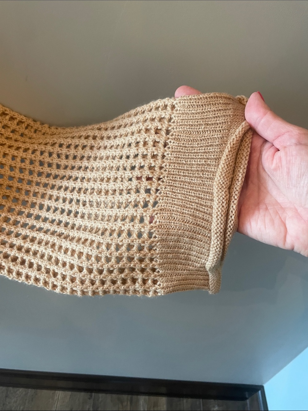 BiBi‎ Beige V-Neck Openwork Sleeve Pocket Sweater Size Medium - Picture 3 of 9